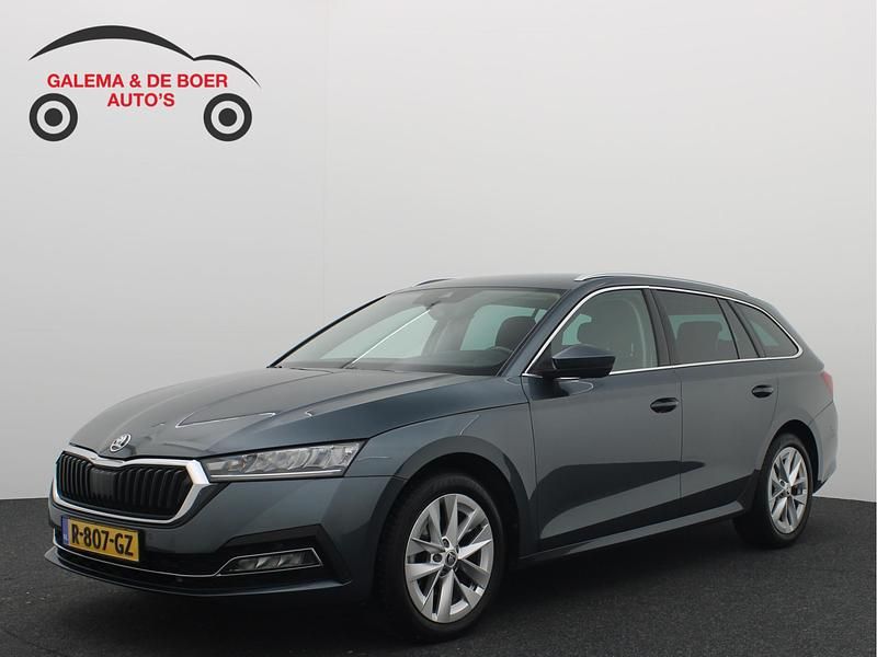 Grijs Occasion 2021 Skoda Octavia Business Line Stationwagen | € 23.283 (Duur) - Afbeelding 1/4