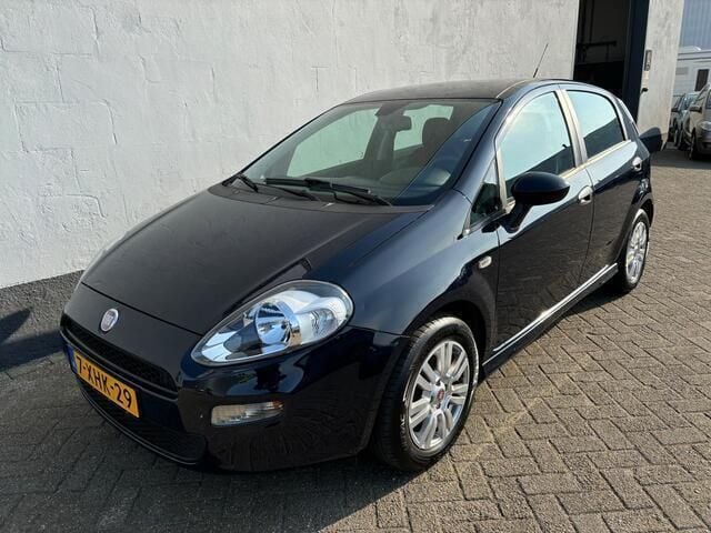 Blauw Gebruikt 2014 Fiat Punto Evo Street Hatchback | € 3.750 (Goede deal) - Afbeelding 1/4