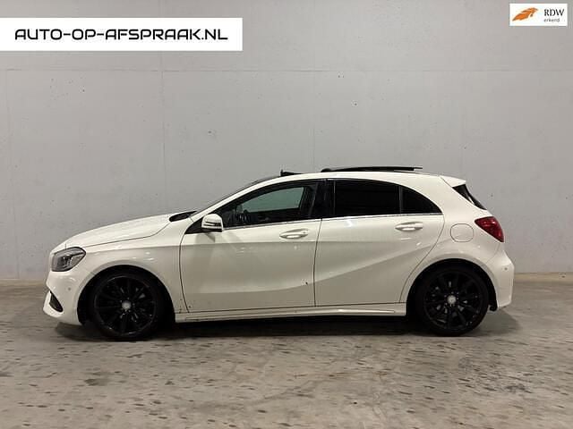 Wit (metallic) Occasion 2016 Mercedes A180 AMG Hatchback | € 9.795 (Super prijs) - Afbeelding 1/4