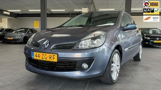 Blauw Gebruikt 2008 Renault Clio II Rip Curl Hatchback | € 1.995 (Goede deal) - Afbeelding 1/4