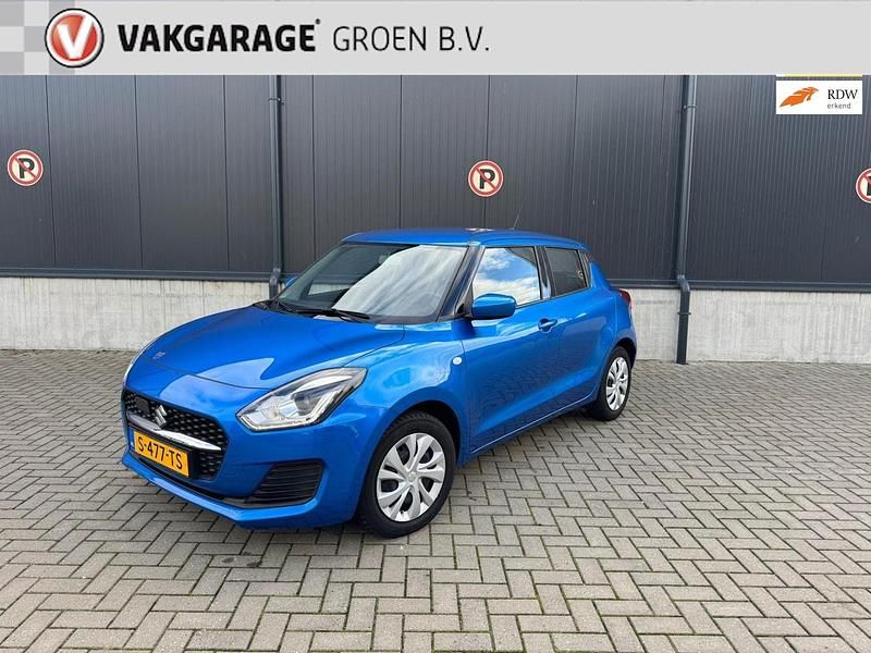 Blauw (metallic) Gebruikt 2023 Suzuki Swift Comfort Hatchback | € 15.950 (Goede deal) - Afbeelding 1/4