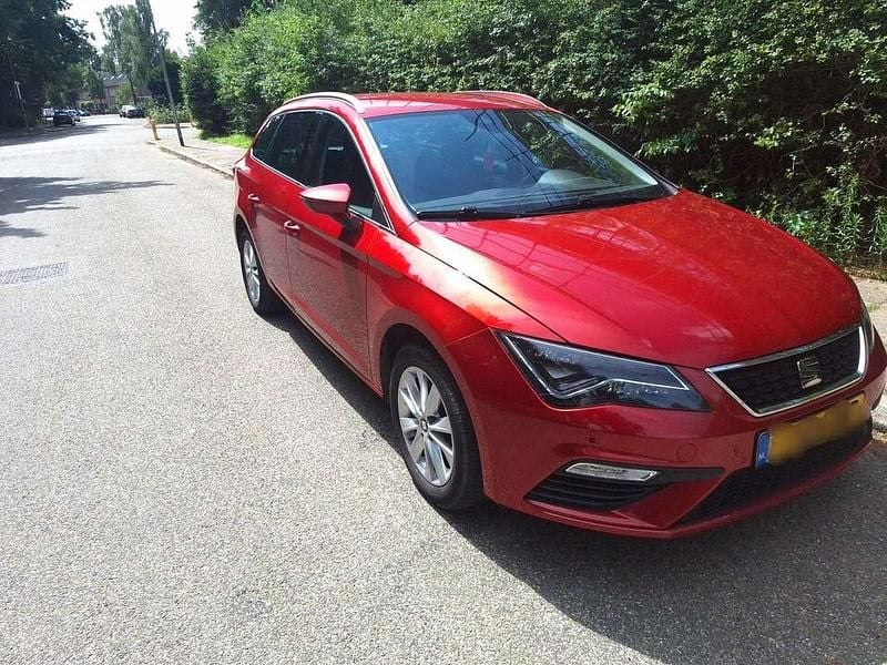 Rood Occasion 2019 Seat Leon ST Stationwagen | € 11.700 (Eerlijke prijs) - Afbeelding 1/4