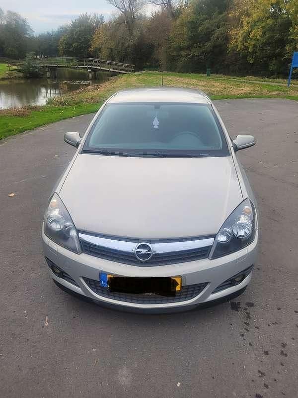Beige Gebruikt 2008 Opel Astra Coupé | € 1.600 (Eerlijke prijs) - Afbeelding 1/4