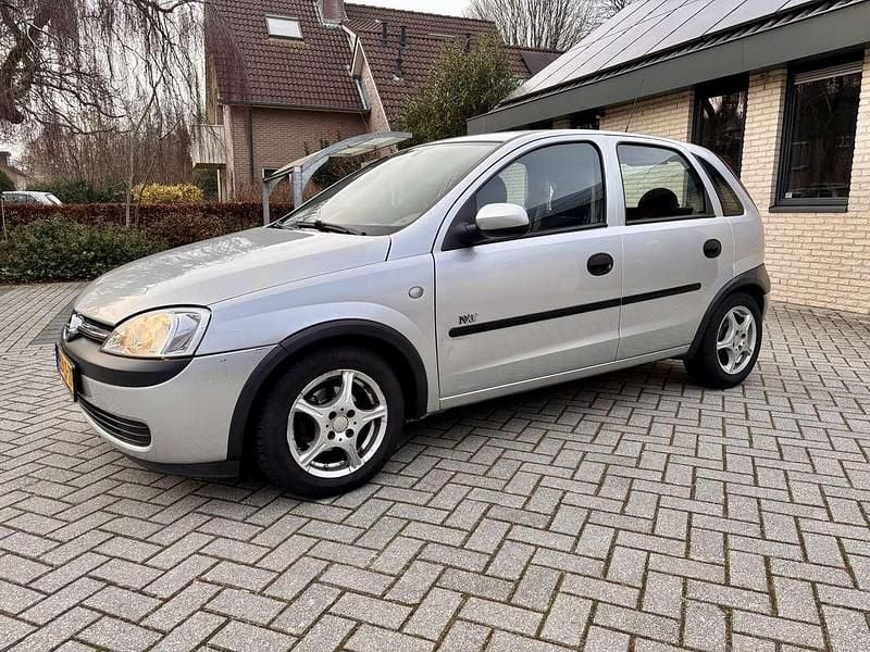 Grijs Occasion 2003 Opel Corsa Njoy Hatchback | € 1.495 (Eerlijke prijs) - Afbeelding 1/4