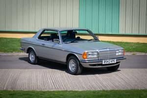 Zilver Gebruikt 1984 Mercedes 230 Coupé | € 36.666 - Afbeelding 1/4