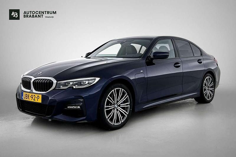 Blauw Occasion 2019 BMW 330e Executive Sedan | € 28.995 (Eerlijke prijs) - Afbeelding 1/3