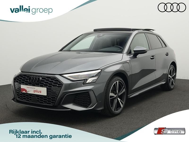 Grijs Gebruikt 2022 Audi A3 Sportback e-tron Advanced Sedan | € 36.850 (Duur) - Afbeelding 1/4