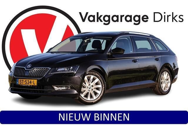 Zwart Gebruikt 2018 Skoda Superb Stationwagen | € 15.940 (Eerlijke prijs) - Afbeelding 1/3
