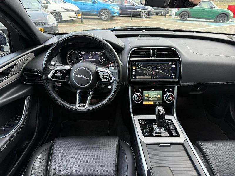 Occasion Jaguar XE R-Dynamic 2026 Blauw Sedan