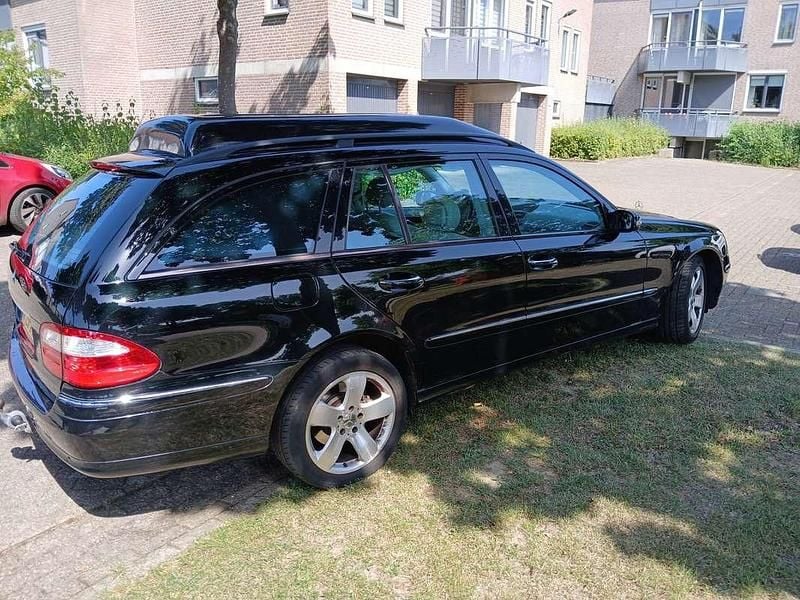Zwart Gebruikt 2004 Mercedes E320 Stationwagen | € 3.200 (Super prijs) - Afbeelding 1/4