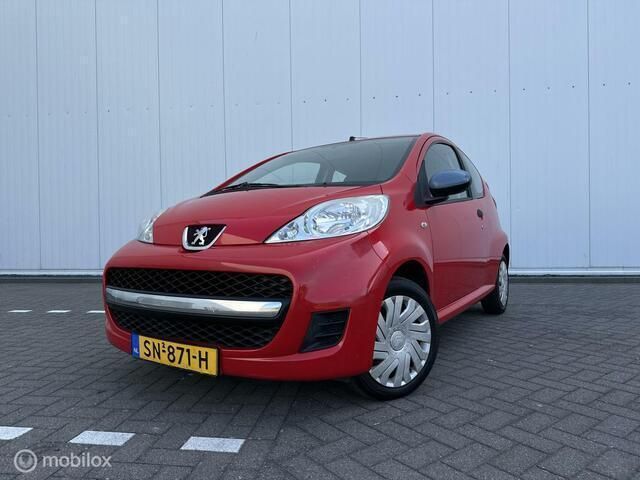 Rood Gebruikt 2009 Peugeot 107 Hatchback | € 2.450 (Eerlijke prijs) - Afbeelding 1/4