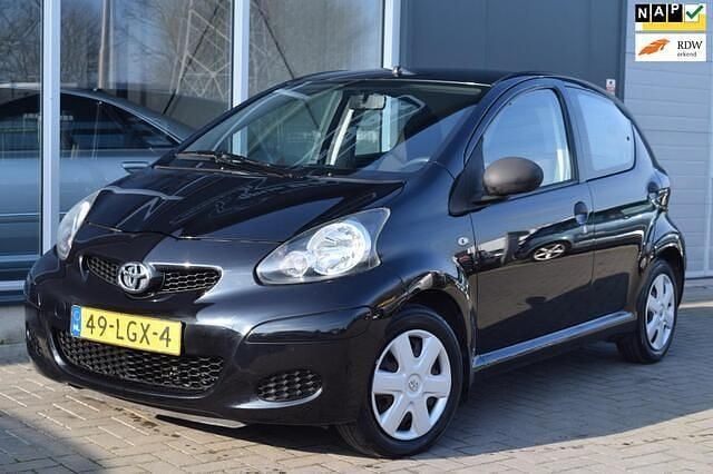 Occasion Toyota Aygo 68 PK (50 kW) 2010 Zwart Hatchback