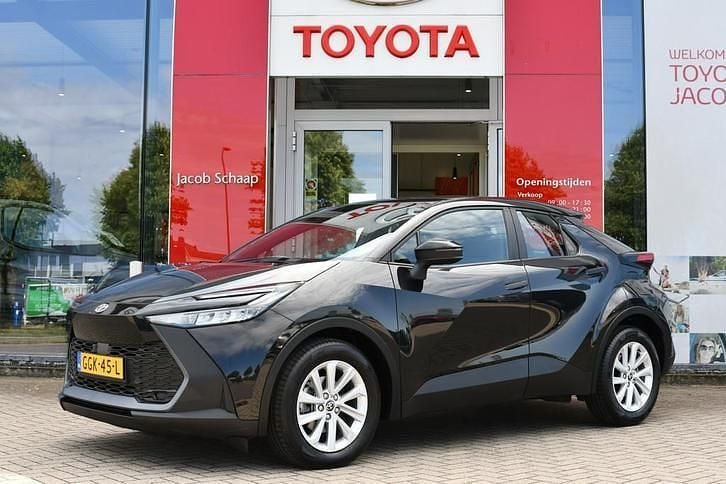 Occasion Toyota C-HR Active 140 PK (102 kW) 2024 Zwart, metallic lak SUV