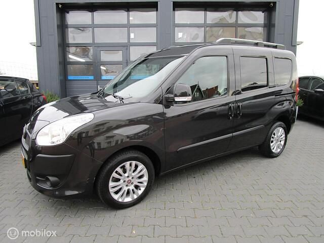 Zwart Gebruikt 2012 Fiat Doblò Emotion MPV | € 7.450 (Iets duurder) - Afbeelding 1/4