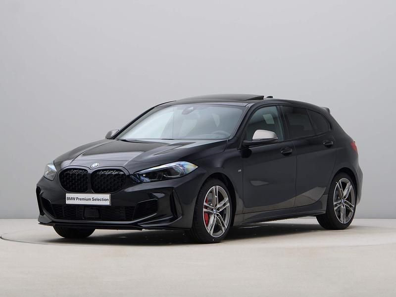 Zwart Gebruikt 2025 BMW M135 Comfort Edition Hatchback | € 69.950 - Afbeelding 1/4