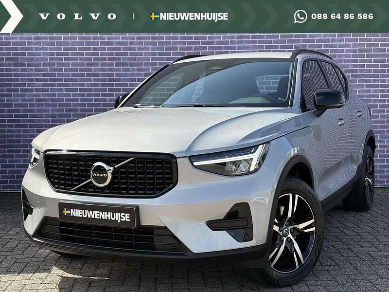 Grijs Gebruikt 2024 Volvo XC40 Plus SUV | € 42.899 (Eerlijke prijs) - Afbeelding 1/3