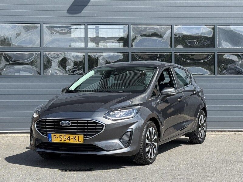 Grijs Gebruikt 2022 Ford Fiesta Titanium Hatchback | € 15.999 (Eerlijke prijs) - Afbeelding 1/3