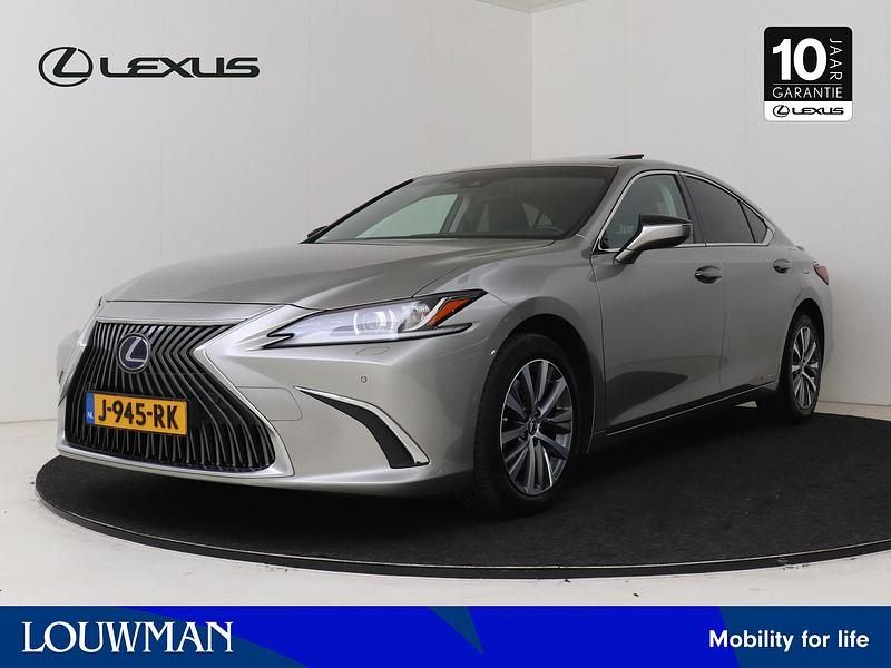Grijs Gebruikt 2020 Lexus ES300H Business Edition Sedan | € 34.950 (Eerlijke prijs) - Afbeelding 1/4