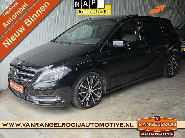 Zwart Gebruikt 2012 Mercedes B200 MPV | € 9.595 (Eerlijke prijs) - Afbeelding 1/4
