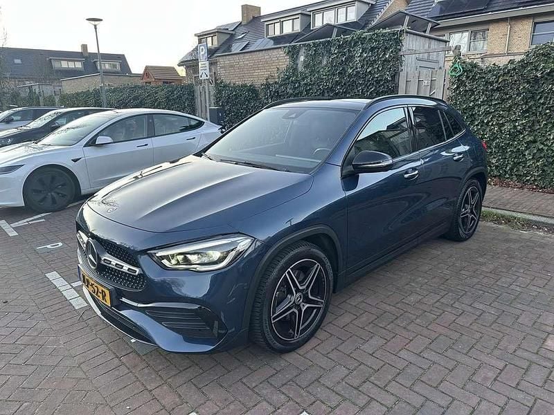 Blauw Gebruikt 2021 Mercedes GLA200 AMG SUV | € 29.950 (Super prijs) - Afbeelding 1/4