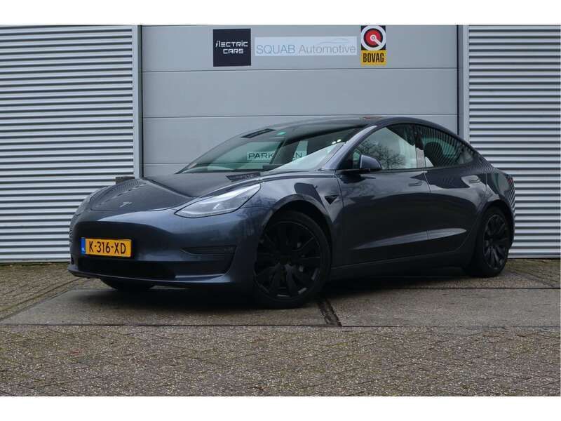 Grijs Gebruikt 2021 Tesla Model 3 Long Range Sedan | € 27.999 (Duur) - Afbeelding 1/4