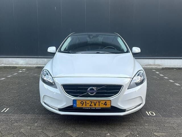 Occasion Volvo V40 Momentum 180 PK (132 kW) 2013 Wit Hatchback
