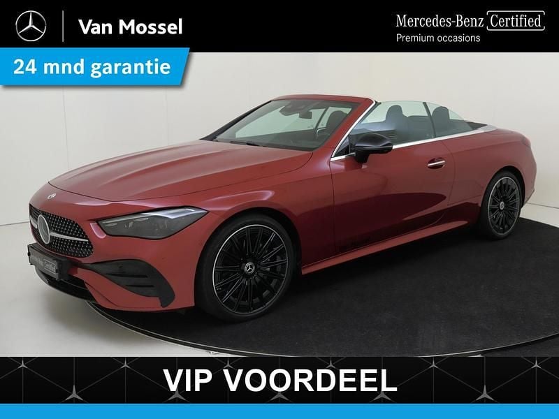 Rood Gebruikt 2025 Mercedes 200 AMG Line Premium Cabriolet | € 75.945 (Eerlijke prijs) - Afbeelding 1/4