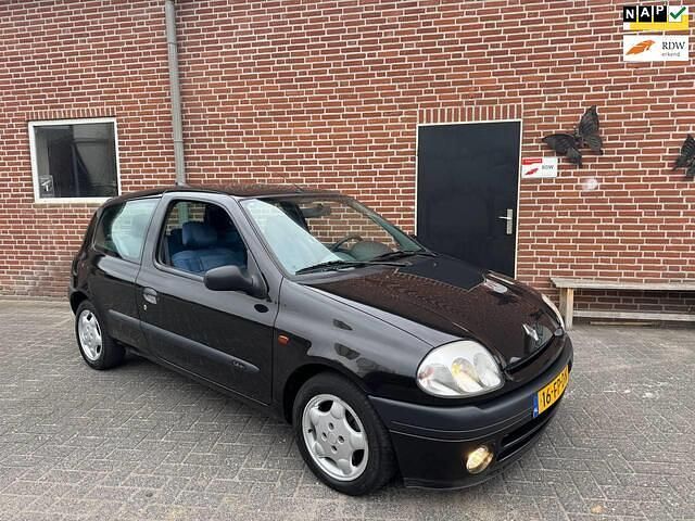 Zwart Gebruikt 2000 Renault Clio II Hatchback | € 1.249 (Eerlijke prijs) - Afbeelding 1/4