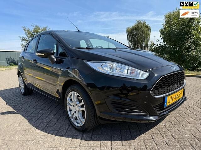 Zwart Gebruikt 2016 Ford Fiesta Style Hatchback | € 5.950 (Eerlijke prijs) - Afbeelding 1/4