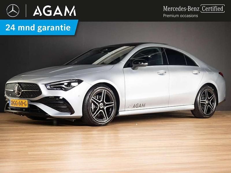 Grijs Occasion 2025 Mercedes CLA180 AMG line Sedan | € 42.950 (Iets duurder) - Afbeelding 1/4