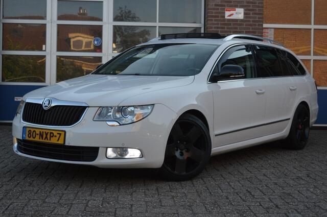 Wit Gebruikt 2011 Skoda Superb Elegance Stationwagen | € 5.450 (Eerlijke prijs) - Afbeelding 1/4