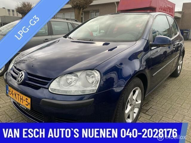 Blauw Gebruikt 2005 VW Golf IV Hatchback | € 1.999 - Afbeelding 1/4