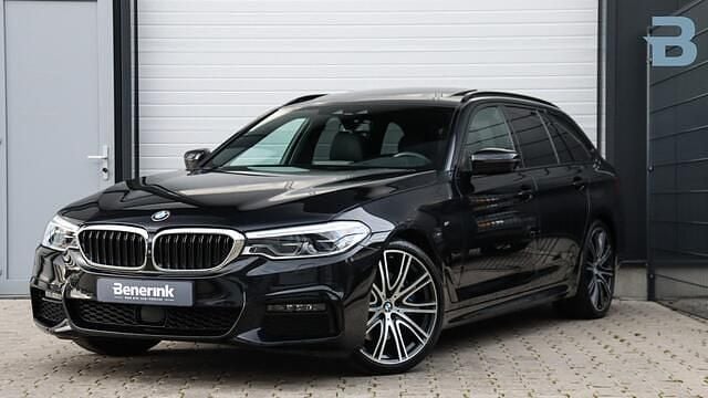 Zwart Gebruikt 2019 BMW 530 Executive Stationwagen | € 34.950 (Eerlijke prijs) - Afbeelding 1/4
