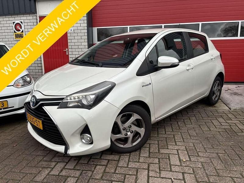 Wit Gebruikt 2015 Toyota Yaris Hybrid Hatchback | € 9.944 (Goede deal) - Afbeelding 1/4