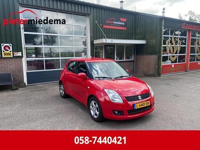 Rood Gebruikt 2009 Suzuki Swift Hatchback | € 3.499 (Iets duurder) - Afbeelding 1/4