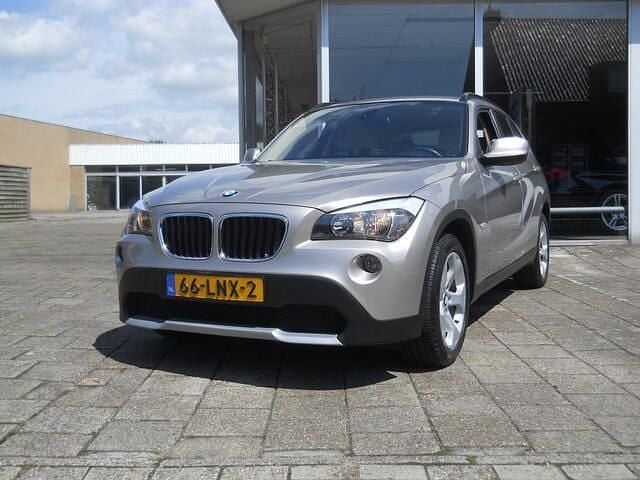 Grijs Gebruikt 2010 BMW X1 Executive SUV | € 10.950 (Goede deal) - Afbeelding 1/4