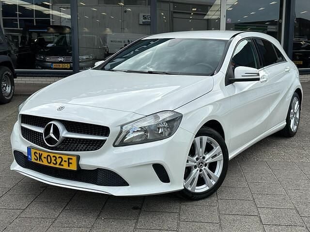 Wit Gebruikt 2018 Mercedes A160 Hatchback | € 18.950 (Eerlijke prijs) - Afbeelding 1/4