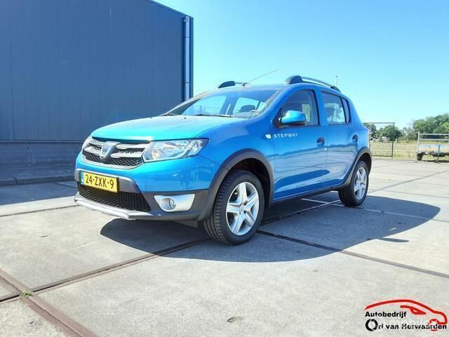 Blauw Gebruikt 2013 Dacia Sandero Lauréate Hatchback | € 7.950 (Eerlijke prijs) - Afbeelding 1/4