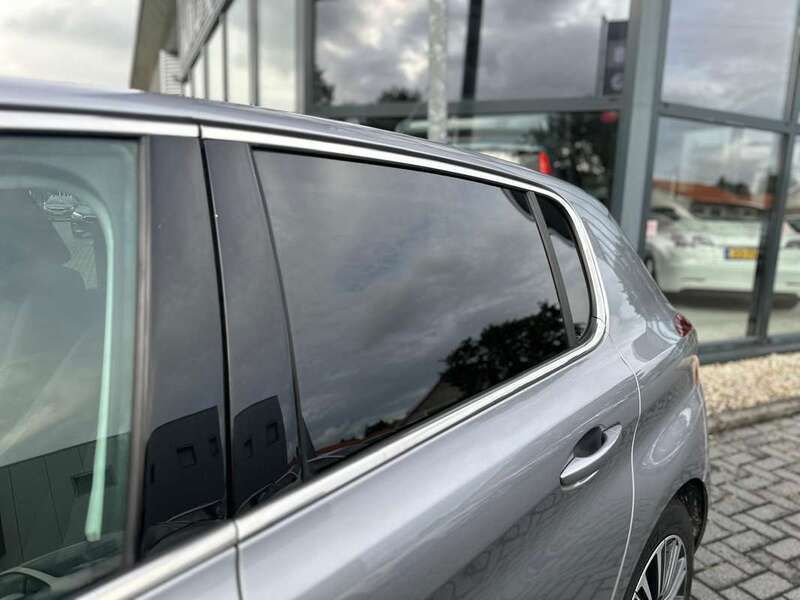 Occasion Peugeot 308 Allure 131 PK (96 kW) 2021 Grijs, metallic lak Hatchback