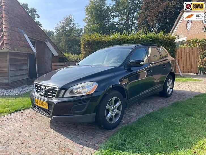 Zwart Gebruikt 2010 Volvo XC60 Momentum SUV | € 11.950 (Goede deal) - Afbeelding 1/3