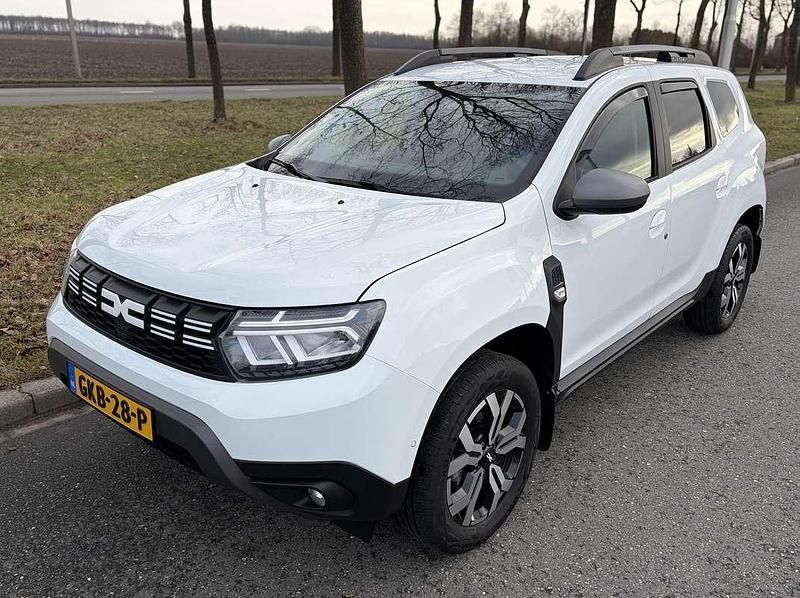Wit Occasion 2024 Dacia Duster Journey Hatchback | € 19.750 - Afbeelding 1/4