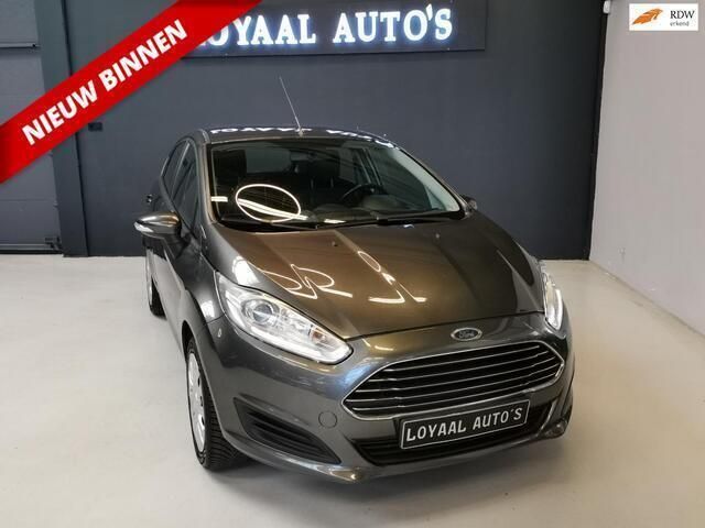 Grijs Gebruikt 2015 Ford Fiesta Titanium Hatchback | € 6.999 (Eerlijke prijs) - Afbeelding 1/4