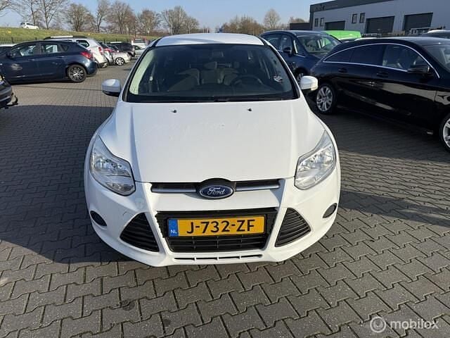 Wit Occasion 2013 Ford Focus Stationwagen | € 1.999 (Goede deal) - Afbeelding 1/4