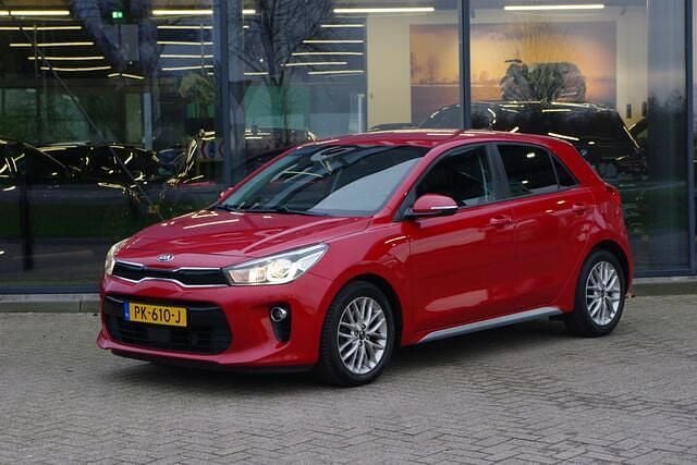 Rood Gebruikt 2017 Kia Rio Hatchback | € 7.950 (Goede deal) - Afbeelding 1/4