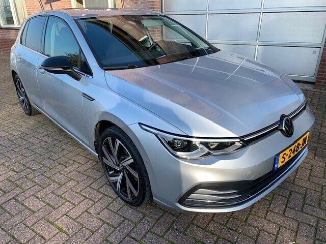 Grijs Gebruikt 2022 VW Golf VIII Highline Hatchback | € 27.350 (Goede deal) - Afbeelding 1/4