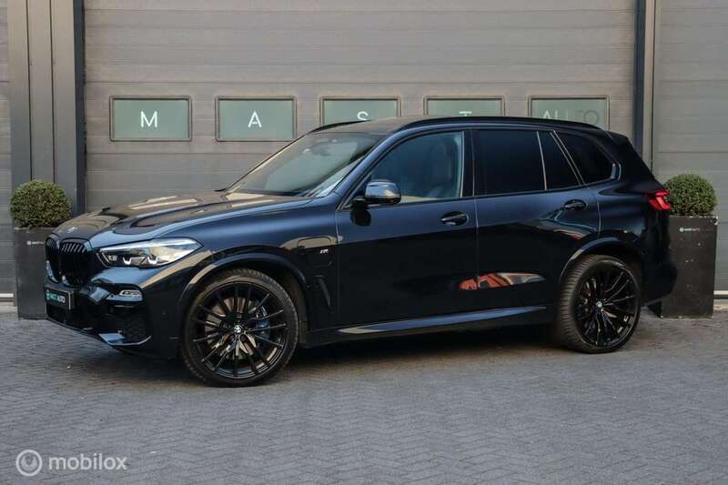 Zwart, metallic lak Gebruikt 2020 BMW X5 M Sport SUV | € 62.740 (Goede deal) - Afbeelding 1/4