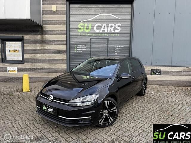 Zwart Gebruikt 2017 VW Golf VII Highline Hatchback | € 13.950 (Goede deal) - Afbeelding 1/4