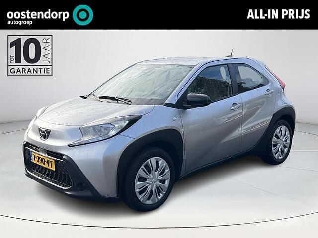 Grijs Gebruikt 2022 Toyota Aygo Play Hatchback | € 17.900 (Goede deal) - Afbeelding 1/4