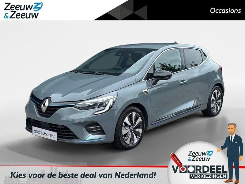 Grey urban (ovkpw) (donker grijs) Gebruikt 2021 Renault Clio V Hatchback | € 19.435 (Iets duurder) - Afbeelding 1/4