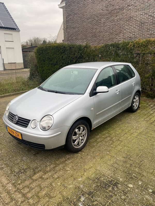 Gebruikt 2004 VW Polo Comfortline Sedan | € 1.250 (Eerlijke prijs) - Afbeelding 1/4